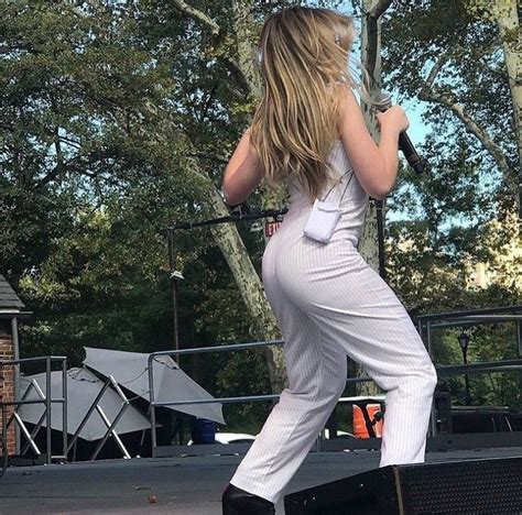 sabrina carpenter butt|Sabrina Carpenter Snuck This Sexy Bikini。